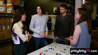 ���यस्क चार चार लोग सेक्स के भूखे गृहिणियों