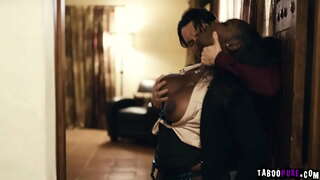 Перакручаны кліент хоча заняцца сэксам з сэксуальнай риэлторшей Асой Мілай, а потым ён купіць дом