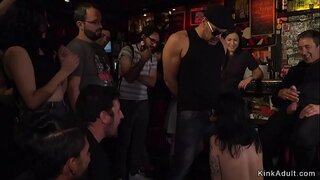 ���ੂਰੋ ਕਾਲੇ ਬਾਲਾਂ ਵਾਲੀ ਗੋਰੀ ਨੌਕਰ ਵਿਚ ਕੁਝ ਪੱਟੀ ਕਰਨ ਲਈ ਕੀਤੀ ਚੱਟਦੇ ਅਤੇ ਚੂਸਦੇ ਲੂੰਡ