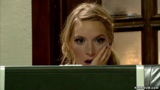 ���ुनहरे बालों वाली किशोर मोना वेल्स पाया पोर्न मूवी की उसके चरण माँ सिमोन इंटरनेट पर और फिर मार पड़ी है और उसे बंधन में बिस्तर में