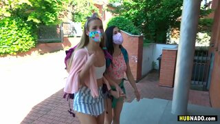 Billie, Alexis Steve Q tarafından beceriliyor.